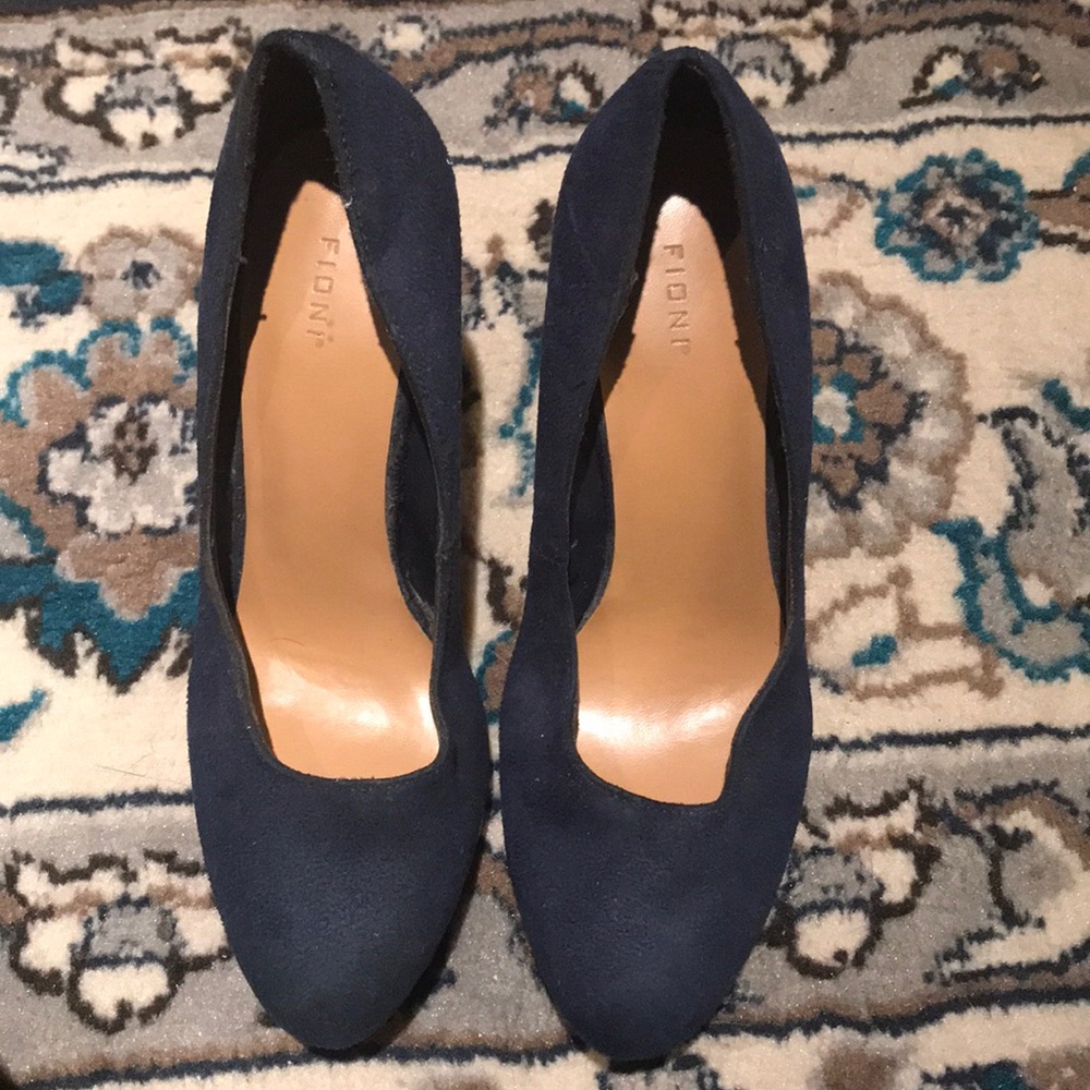 Navy blue heels!